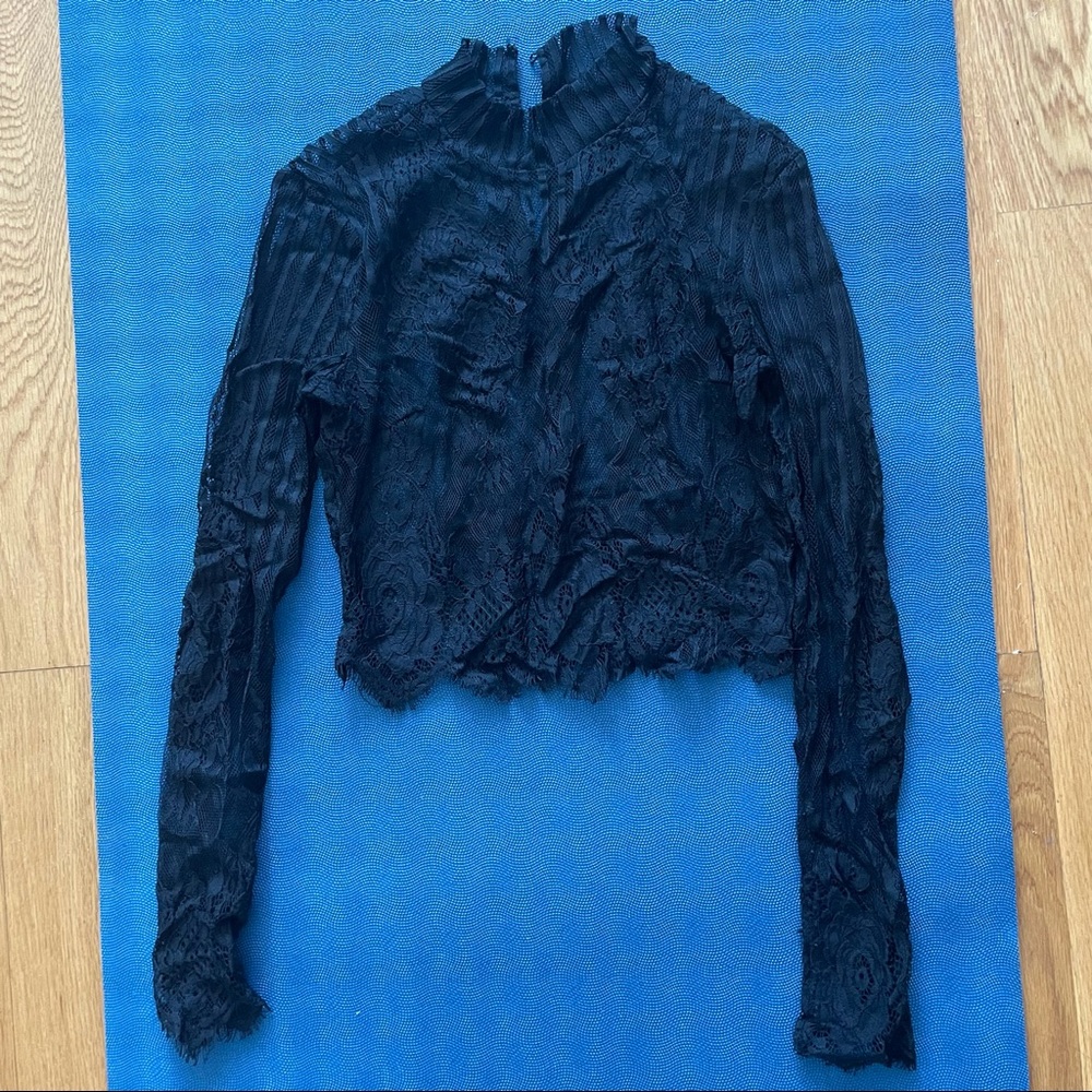 Vintage lace top, long sleeve. With two buttons on the back. 
Size XS to S.